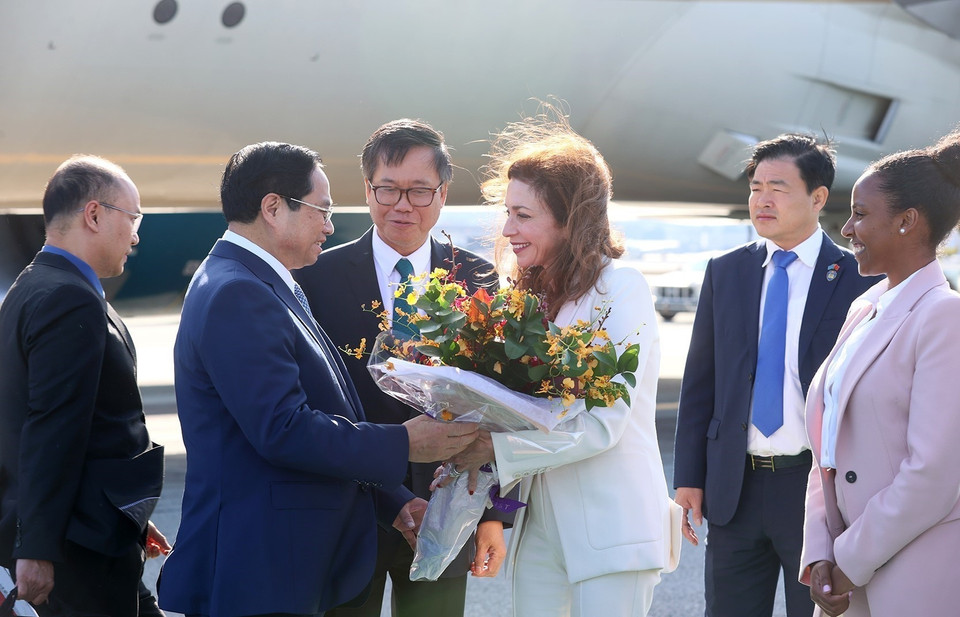 Chiều 17/9/2023 (giờ địa phương), Thủ tướng Phạm Minh Chính đến San Francisco bắt đầu chuyến tham dự Phiên thảo luận chung Cấp cao Khóa 78 Đại Hội đồng Liên hợp quốc, kết hợp hoạt động song phương tại Hoa Kỳ. Trong ảnh: Lễ đón Thủ tướng Phạm Minh Chính tại San Francisco. (Ảnh: Dương Giang/TTXVN)