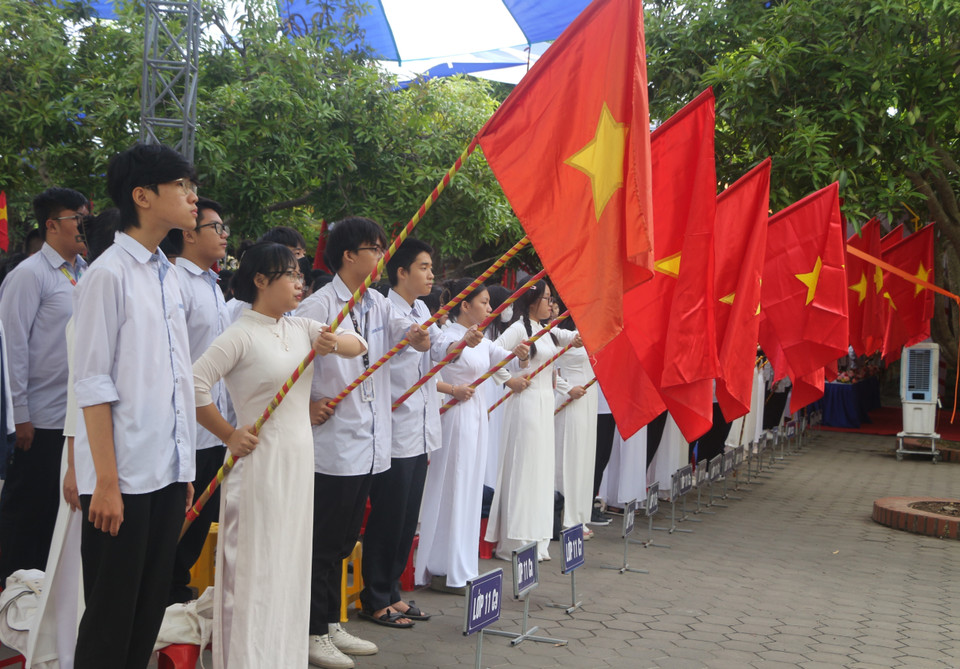 Lễ Khai giảng tại trường Trung học Phổ thông chuyên Phan Bội Châu (Nghệ An). (Ảnh: Bích Huệ/TTVXN)