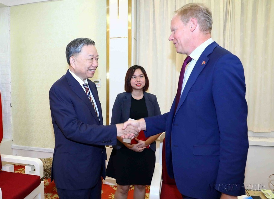 Đại tướng Tô Lâm, Bộ trưởng Bộ Công an tiếp ông Matthew Rycroft, Quốc Vụ khanh Bộ Nội vụ Anh thăm và làm việc tại Việt Nam (2022). (Ảnh: Phạm Kiên/TTXVN)