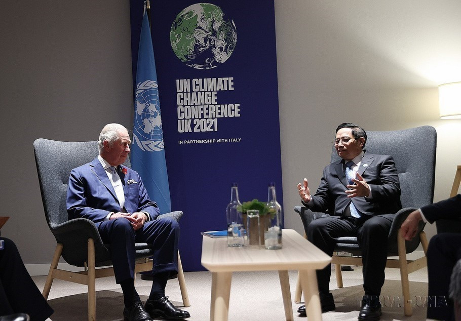 Bên lề Hội nghị COP26, chiều 2/11/2021, tại Glasgow, Scotland (Vương Quốc Anh), Thủ tướng Phạm Minh Chính gặp Thái tử Vương Quốc Anh Charles Philip Arthur George. (Ảnh: Dương Giang/TTXVN)