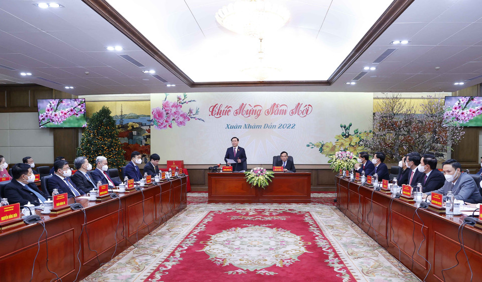 Sáng 9/2, tại thành phố Hải Phòng, Chủ tịch Quốc hội Vương Đình Huệ đến thăm, chúc Tết và làm việc với Ban Thường vụ Thành ủy Hải Phòng. (Ảnh: Doãn Tấn/TTXVN)