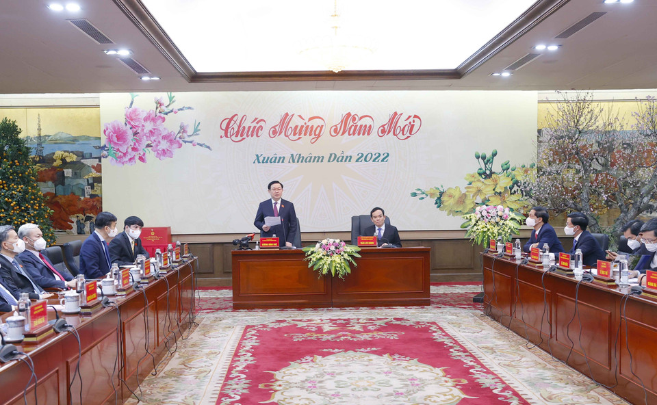 Chủ tịch Quốc hội Vương Đình Huệ đến thăm, chúc Tết và làm việc với Ban Thường vụ Thành ủy Hải Phòng. (Ảnh: Doãn Tấn/TTXVN)