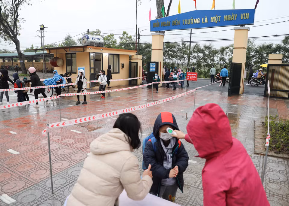 Công tác phòng, chống dịch được trường Tiểu học Đa Tốn, huyện Gia Lâm thực hiện nghiêm túc. (Ảnh: Thanh Tùng/TTXVN)