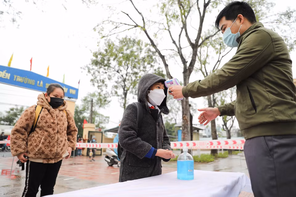 Công tác phòng, chống dịch được trường Tiểu học Đa Tốn, huyện Gia Lâm thực hiện nghiêm túc. (Ảnh: Thanh Tùng/TTXVN)