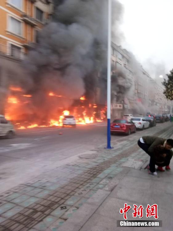 Lửa cháy dữ dội tại tiệm massage