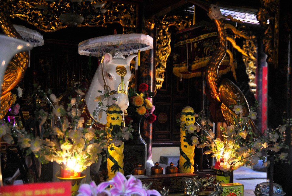 Đền thờ thần Long Đỗ, vị thần bảo hộ của Kinh Thành trấn giữ hướng Đông. Ngài là vị thần thiêng, được chúng dân thời xưa ở Thăng Long rất tôn sùng, kính phục. (Ảnh: Võ Phương/Vietnam+)