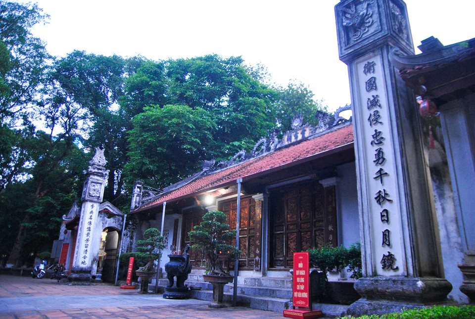 Đềm Voi Phục nằm giữa khuôn viên của công viên Thủ Lệ nên ít người nhận ra đây là một trong Tứ Trấn Thăng Long vang danh cùng Thủ đô ngàn năm văn vật. (Ảnh: Võ Phương/Vietnam+)