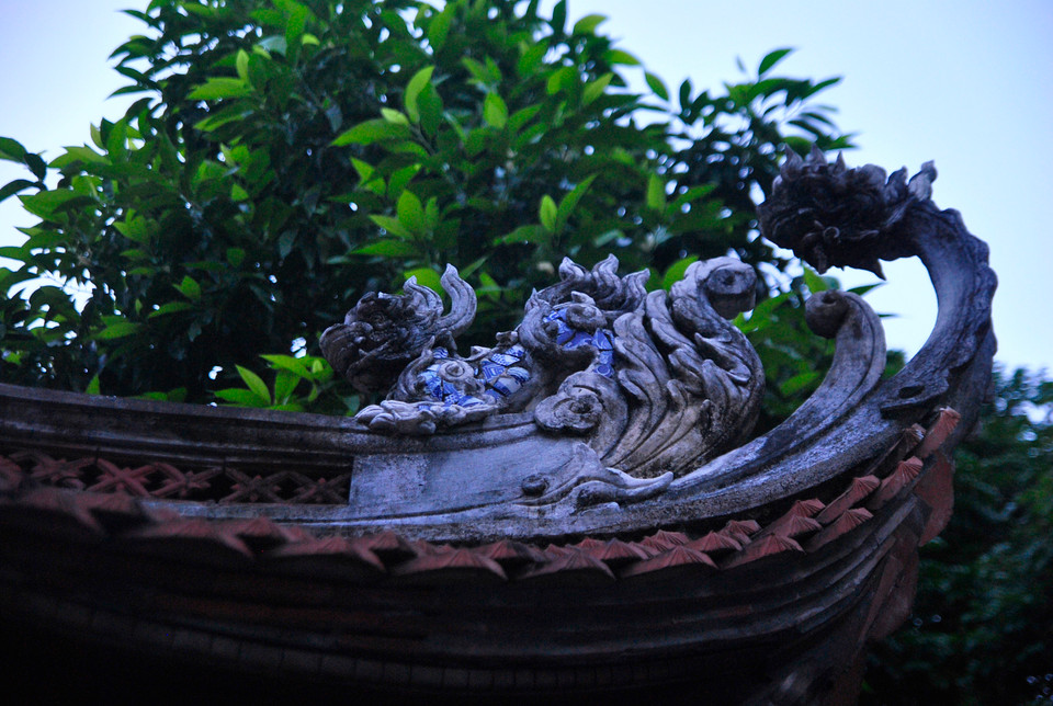 Đền Voi Phục được khởi dựng năm Chương Thánh Gia Khánh thứ 7 (năm 1065) đời vua Lý Thánh Tông, trên một khu gò cao thuộc vùng đất của trại Thủ Lệ - một trong 13 làng trại ở phía tây kinh thành Thăng Long.(Ảnh: Võ Phương/Vietnam+)