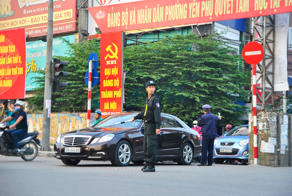 Các lực lượng tập trung chủ yếu vào công tác hướng dẫn, phân luồng, vận động người tham gia giao thông chấp hành nghiêm các quy định về trật tự an toàn giao thông, trật tự đô thị. 