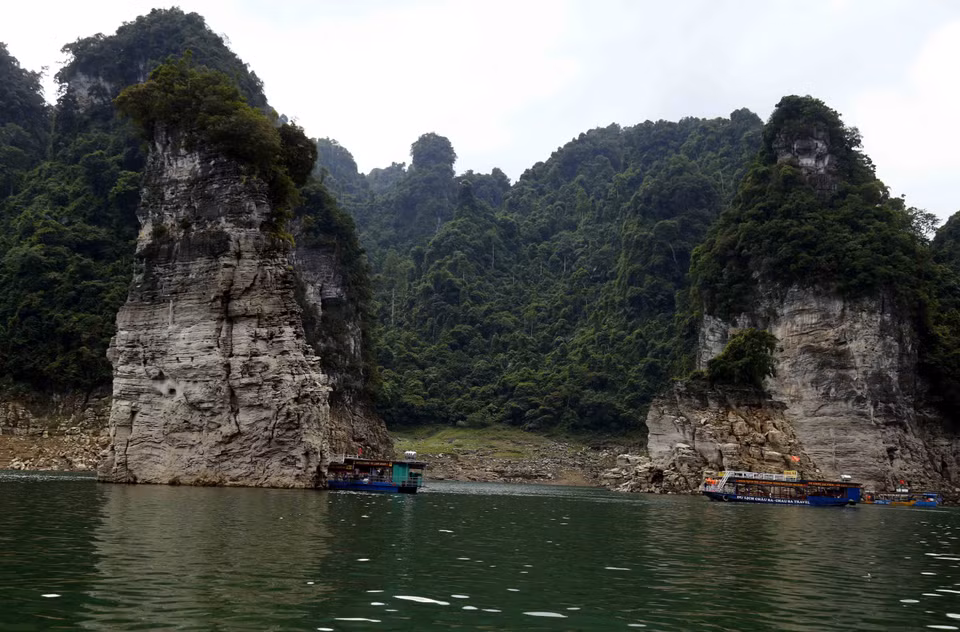Cảnh đẹp hùng vĩ tại hồ thủy điện Tuyên Quang. (Ảnh: Quang Đán/TTXVN)