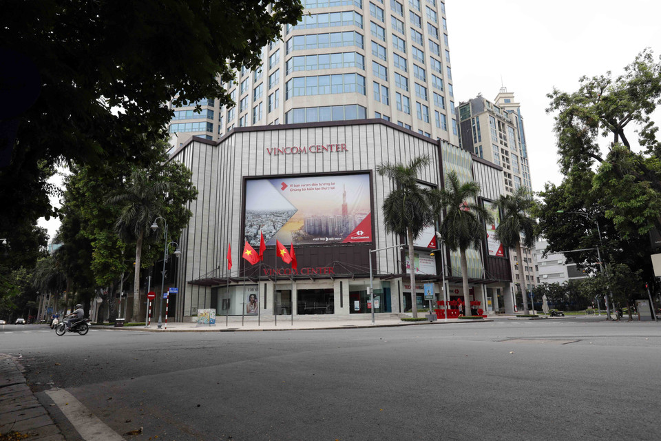 Trung tâm Thương mại Vincom vắng vẻ ngày 2-9. (Ảnh: Trần Việt/TTXVN)