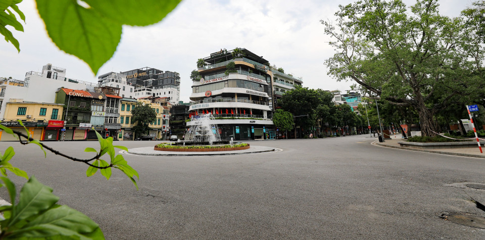 Quảng trường Đông Kinh Nghĩa Thục vắng bóng người trong ngày lễ 2-9. (Ảnh: Thanh Tùng/TTXVN)