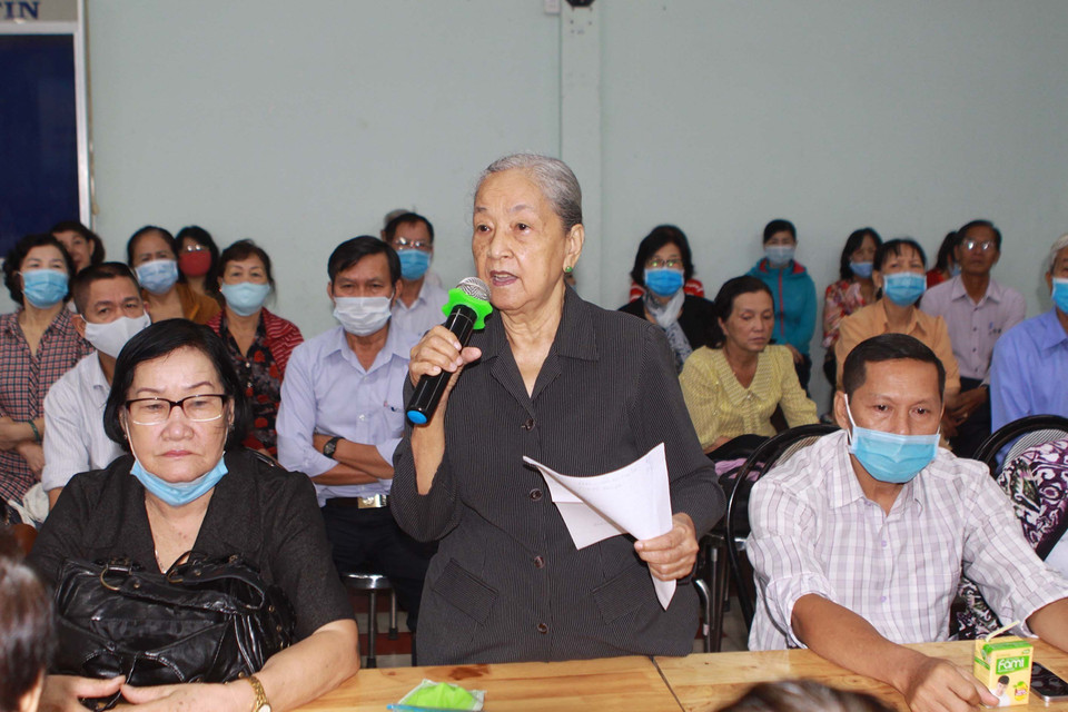 Bà Nguyễn Thị Nguyệt, đại diện người cao tuổi phường Cô Giang, quận 1 phát biểu tại Hội nghị đối thoại với người cao tuổi về chính sách người cao tuổi. Đây là dịp để các cấp hội, người cao tuổi Thành phố Hồ Chí Minh cùng lãnh đạo các ban, ngành trao đổi, thảo luận, giải đáp kiến nghị và đề xuất các vấn đề liên quan đến người cao tuổi, công tác hội và thực hiện Luật người cao tuổi. (Ảnh: Thanh Vũ/TTXVN)