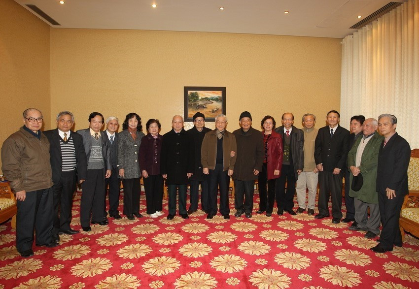 Tổng Bí thư Nguyễn Phú Trọng gặp gỡ cán bộ, hội viên Câu lạc bộ Thăng Long (2012). (Ảnh: Trí Dũng/TTXVN)