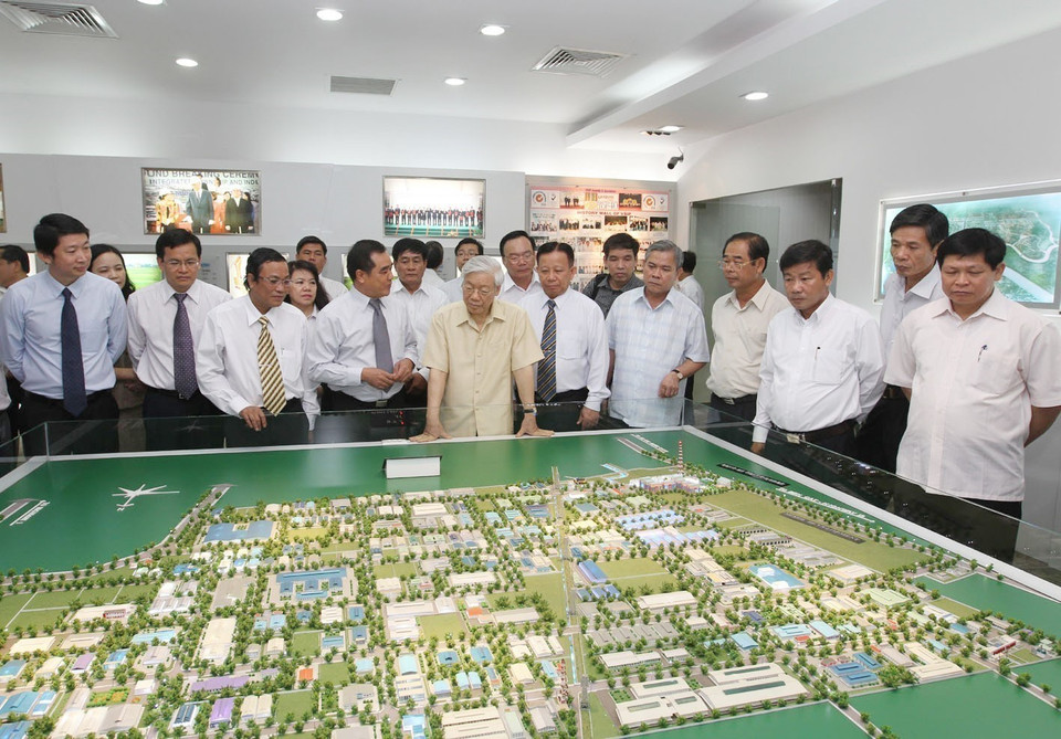 Tổng Bí thư Nguyễn Phú Trọng thăm Khu công nghiệp Việt Nam-Singapore I (VSIP I) tại tỉnh Bình Dương, ngày 13/4/2013. (Ảnh: Trí Dũng/TTXVN)