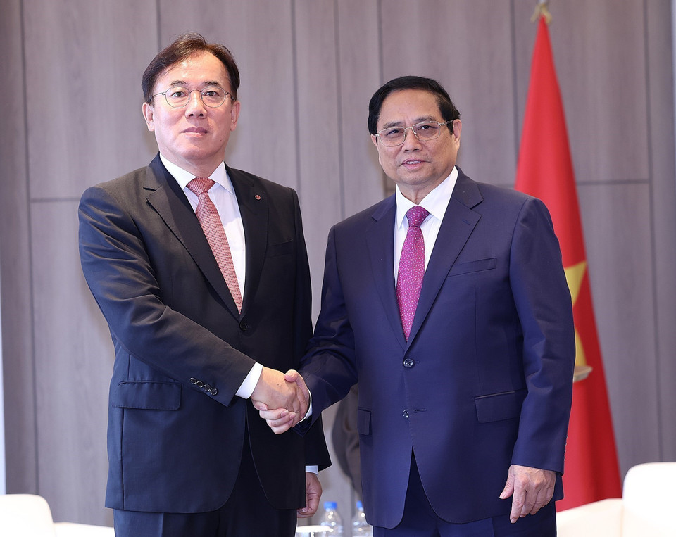 Thủ tướng Phạm Minh Chính tiếp ông Jeong Cheol-dong, Chủ tịch Tập đoàn LG Display. (Ảnh: Dương Giang/TTXVN)