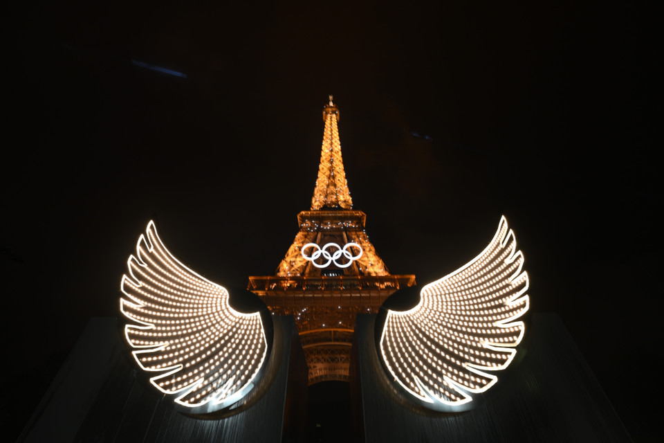 Hình ảnh Tháp Eiffel tại Lễ Khai mạc Olympic Paris 2024. (Ảnh: THX/TTXVN)