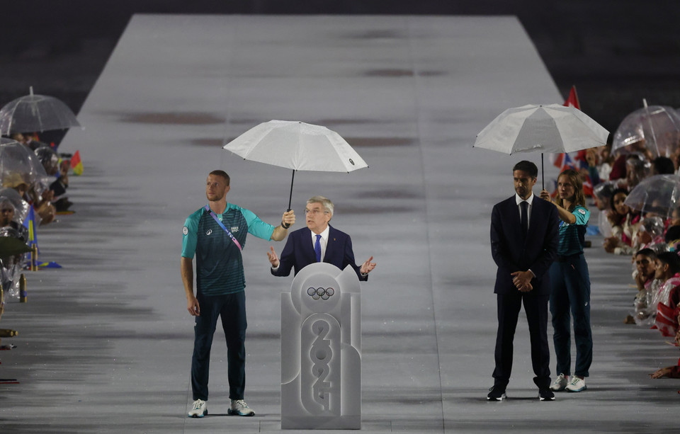 Chủ tịch Ủy ban Olympic Quốc tế (IOC) Thomas Bach (giữa) phát biểu khai mạc Olympic Paris 2024. (Ảnh: THX/TTXVN)