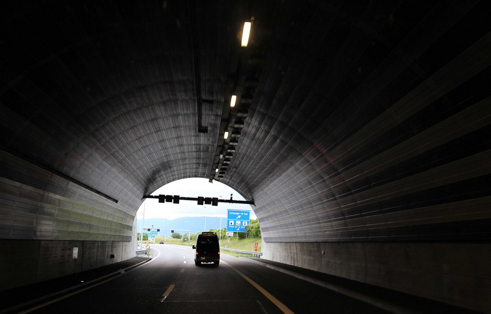 Hầm đường bộ d'Arrissoules dài 3km, trên đường từ Bern đi Geneva. (Ảnh: Quang Hải/TTXVN)