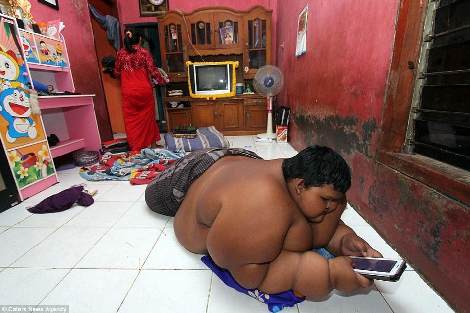 Khi lên 2 tuổi, Arya Permana bắt đầu lớn vượt các bạn cùng tuổi.