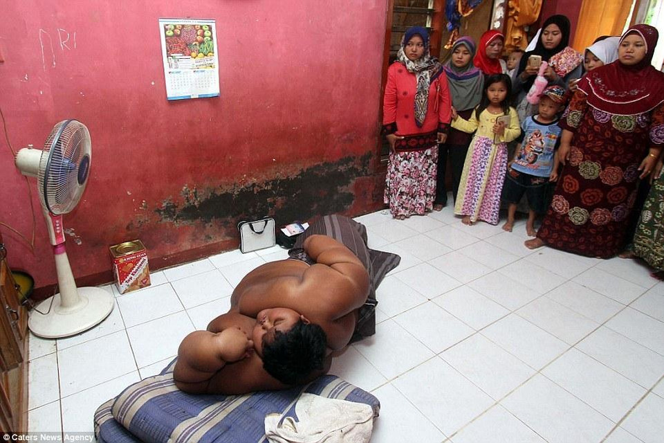 Arya Permana được 3,2kg khi sinh ra và sức khỏe hoàn toàn bình thường.