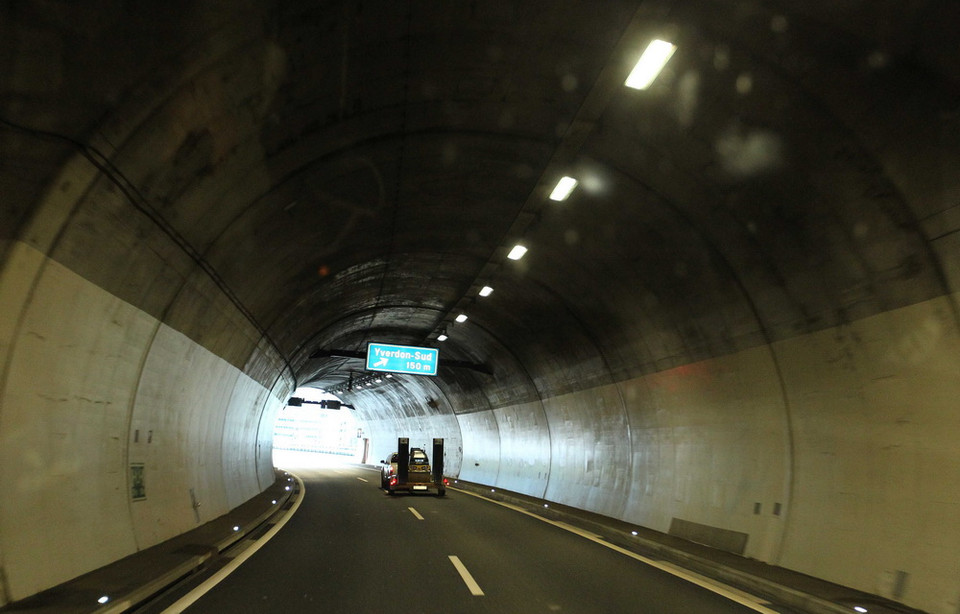 Hầm đường bộ d'Arrissoules dài 3km, trên đường từ Bern đi Geneva. (Ảnh: Quang Hải/TTXVN)