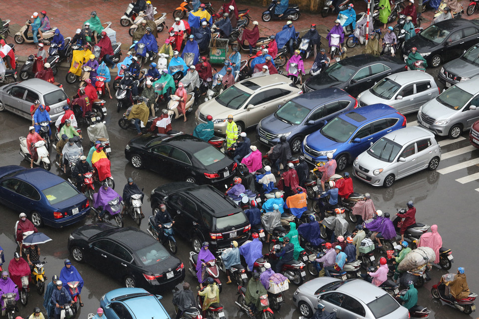 Cảnh giao thông hỗn loạn vào giờ cao điểm như thế này đã xảy ra tại không ít nơi. (Ảnh: Minh Quân/TTXVN)