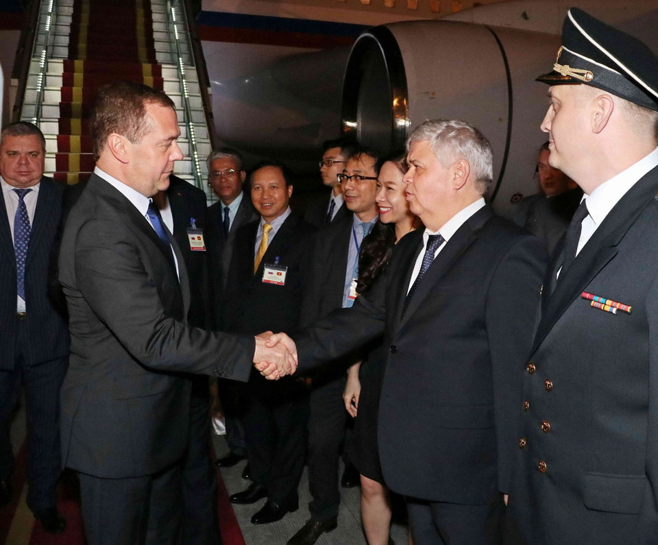 Quang cảnh Lễ đón Thủ tướng Liên bang Nga Dmitry Anatolyevich Medvedev tại sân bay Quốc tế Nội Bài (Hà Nội). (Ảnh: Văn Điệp/TTXVN)