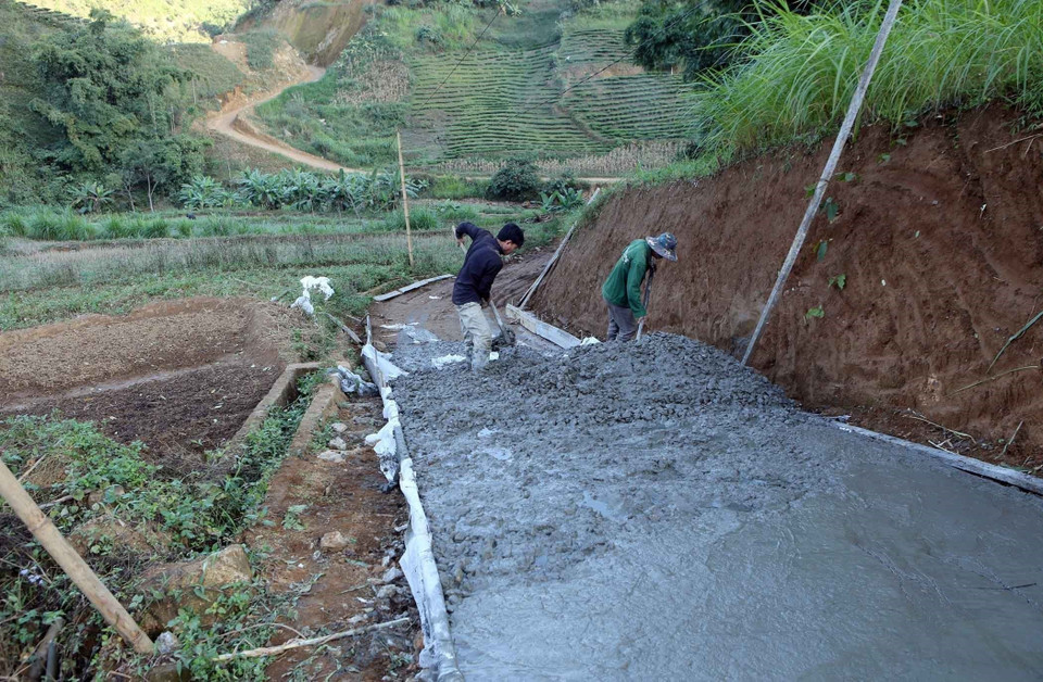 Hệ thống đường liên bản được cứng hóa, tạo điều kiện thuận lợi để người dân phát triển kinh tế. (Ảnh: Quý Trung/TTXVN)