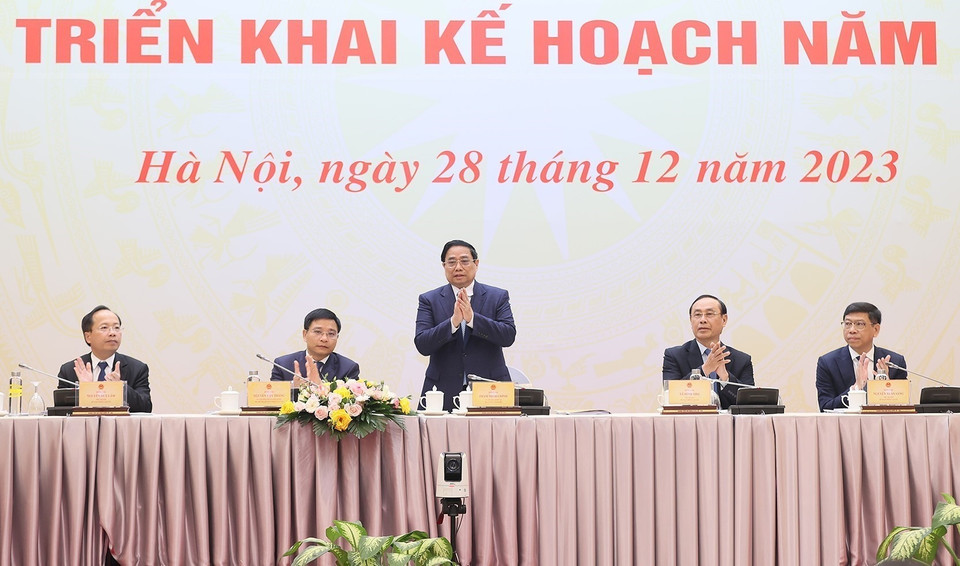 Sáng 28/12, tại Hà Nội, Thủ tướng Phạm Minh Chính chủ trì Hội nghị tổng kết công tác năm 2023 và triển khai kế hoạch năm 2024 của ngành Giao thông Vận tải. (Ảnh: Dương Giang/TTXVN)