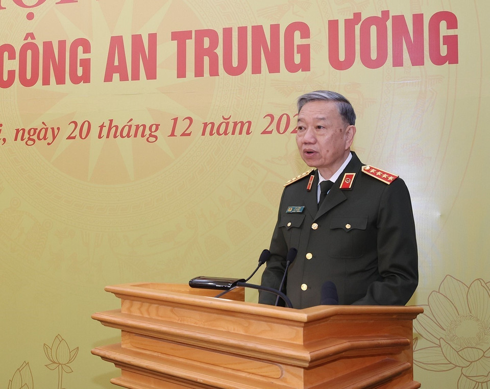 Đại tướng Tô Lâm, Ủy viên Bộ Chính trị, Bí thư Đảng ủy Công an Trung ương, Bộ trưởng Bộ Công an phát biểu khai mạc hội nghị. (Ảnh: Trí Dũng/TTXVN)