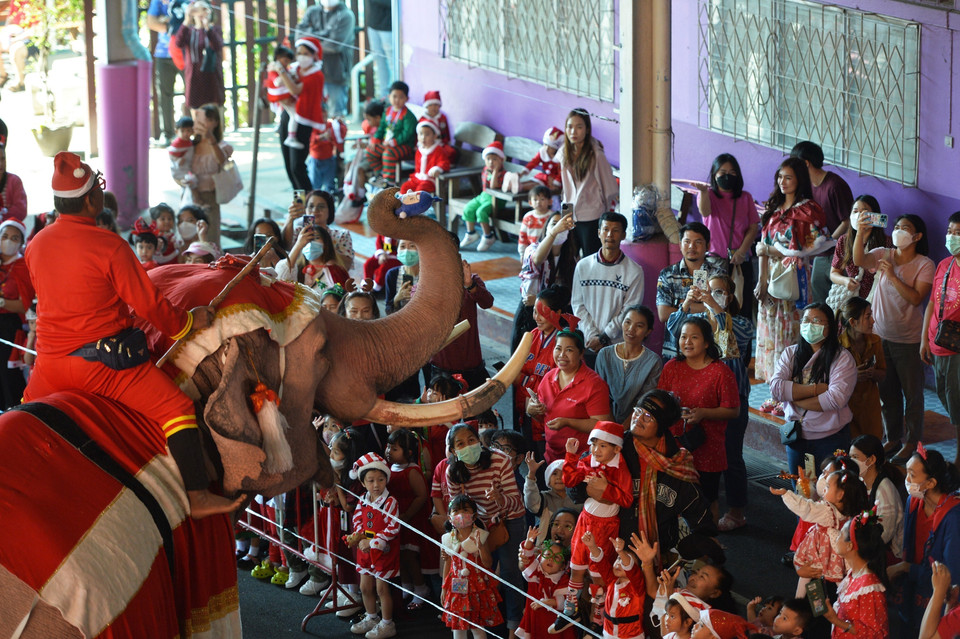 Chào đón lễ Giáng sinh tại trường học ở Ayutthaya, Thái Lan, ngày 22/12/2023. (Ảnh: THX/TTXVN)