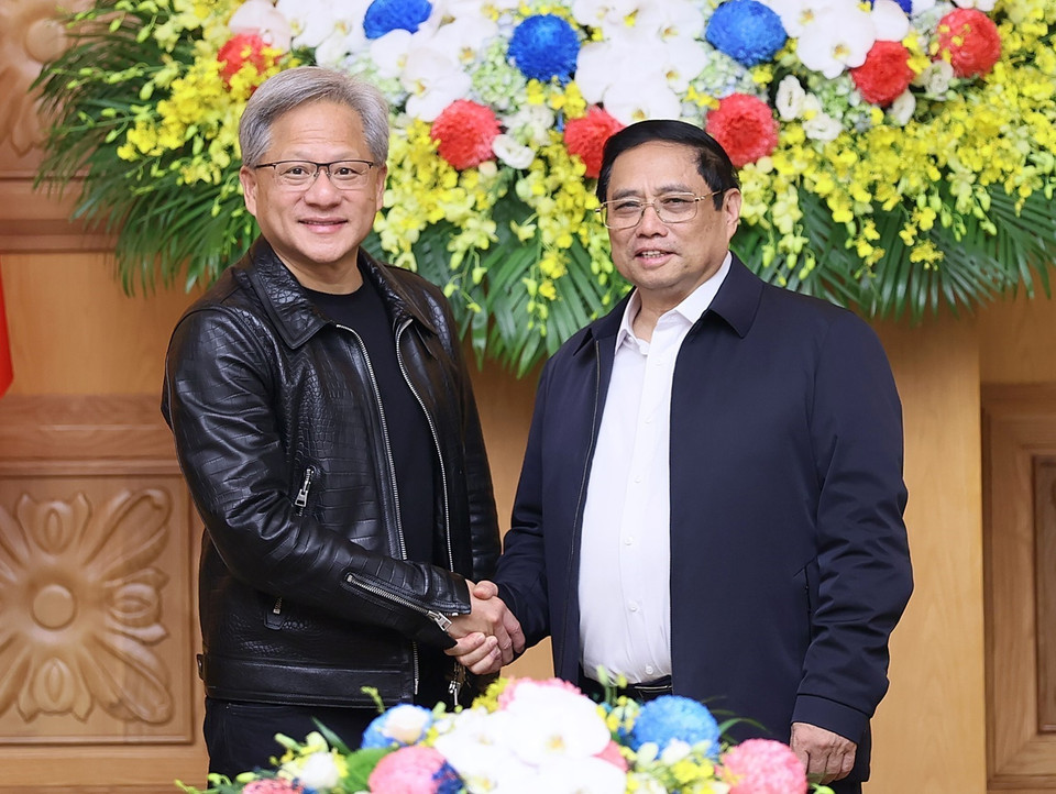 Thủ tướng Phạm Minh Chính tiếp ông Jensen Huang, Chủ tịch kiêm Giám đốc Điều hành Tập đoàn NVIDIA. (Ảnh: Dương Giang/TTXVN)