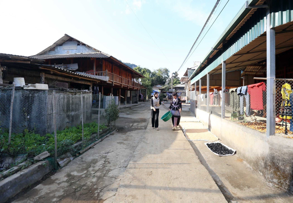 Nhà cửa của người dân tại xã Bản Hon (Tam Đường, Lai Châu) được xây dựng khang trang. (Ảnh: Quý Trung/TTXVN)