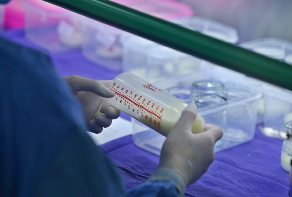 Phòng xử lý sữa thanh trùng tại Ngân hàng sữa mẹ Quảng Ninh. (Ảnh: Minh Quyết/TTXVN)