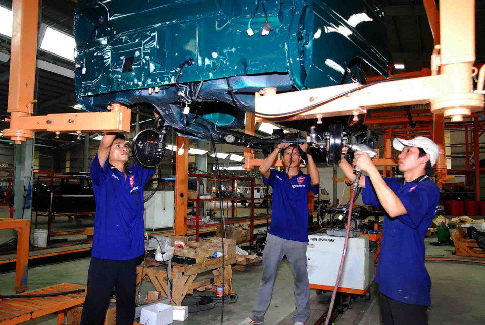 Công ty liên doanh sản xuất ôtô JRD Việt Nam là liên doanh giữa hãng sản xuất ôtô hàng đầu Malaysia JRD Motor Vehicle Co., Ltd và Công ty sản xuất-xuất nhập khẩu công nghiệp Phú Yên, vốn đầu tư khoảng 100 triệu USD, sản lượng 15.000 xe ôtô các loại/năm, đi vào hoạt động từ tháng 9/2006. (Ảnh: Hồng Kỳ/TTXVN)