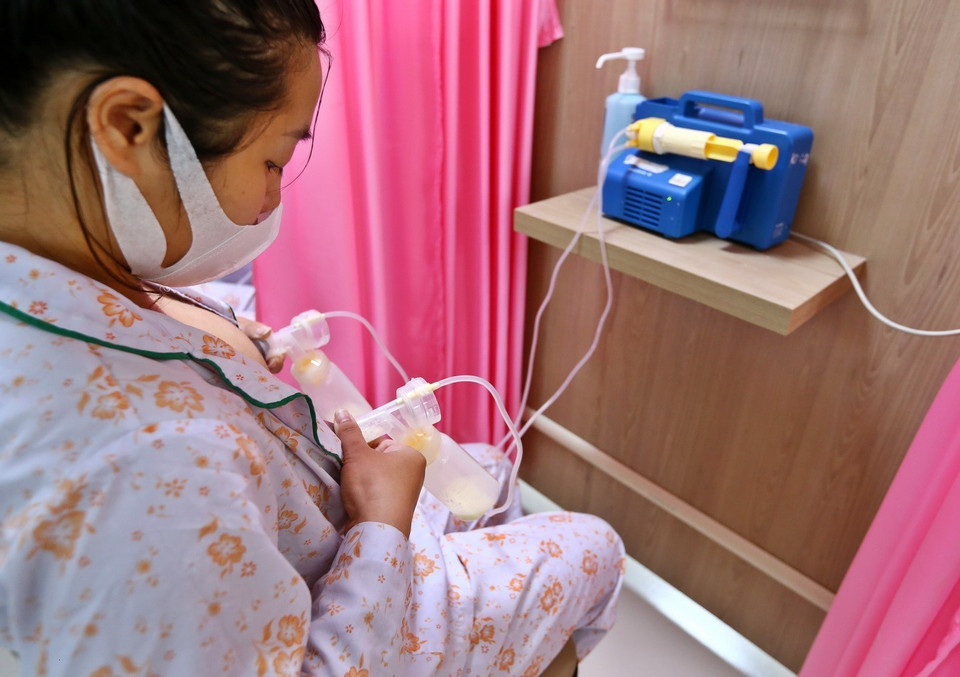Khu vực hiến sữa cho các mẹ tại Ngân hàng sữa mẹ Quảng Ninh. (Ảnh: Minh Quyết/TTXVN)