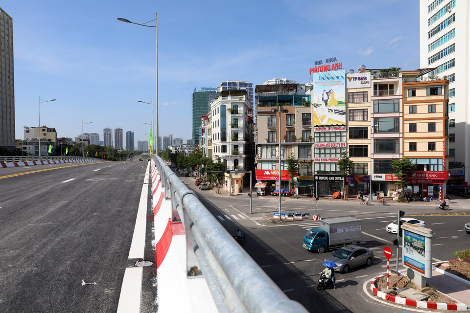 Công trình sau khi được đưa vào sử dụng sẽ góp phần giải quyết tình trạng ùn tắc giao thông. (Ảnh: Huy Hùng/TTXVN)