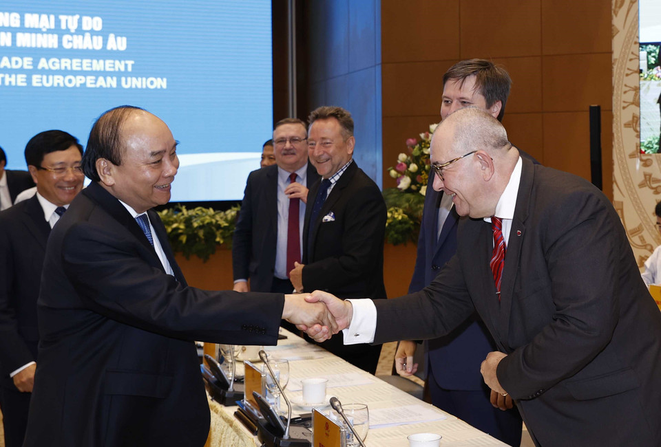 Thủ tướng Nguyễn Xuân Phúc với các đại biểu. (Ảnh: Thống Nhất/TTXVN)