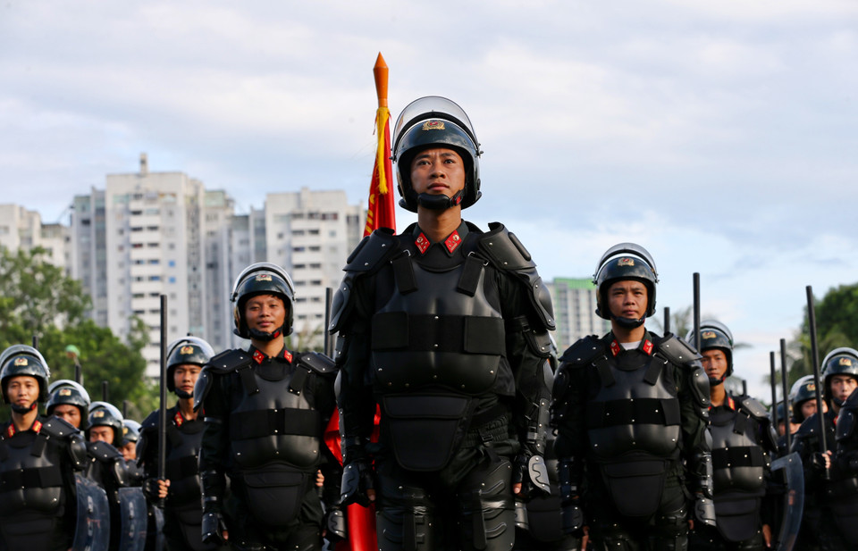 Các chiến sỹ khối Cảnh sát cơ động tham gia diễu hành tại Hà Nội lễ khai mạc. (Ảnh: Dương Giang/TTXVN)