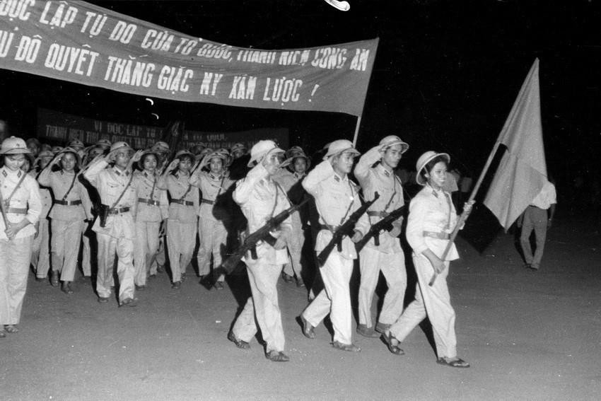 Hưởng ứng lời kêu gọi của Chính phủ ngày 26/10/1972, thanh niên Thủ đô biểu dương lực lượng sẵn sàng nhận nhiệm vụ, quyết chiến, quyết thắng hoàn toàn giặc Mỹ (10/1972). (Ảnh: Ngọc Quán/TTXVN)