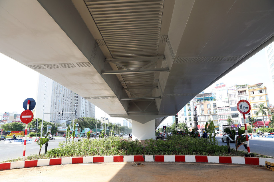 Trụ cầu thiết kế dạng chữ T, mố cầu thiết kế dạng chữ U. (Ảnh: Huy Hùng/TTXVN)