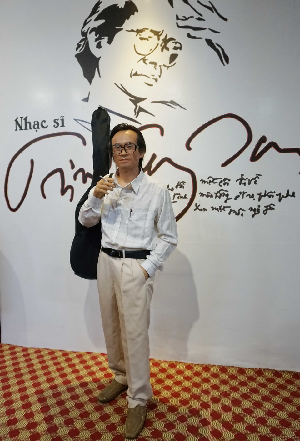 Tượng sáp nhạc sỹ Trịnh Công Sơn. (Ảnh: Phương Vy/TTXVN)