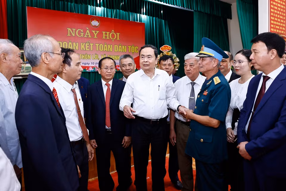 Chủ tịch Quốc hội Trần Thanh Mẫn với đại biểu. (Ảnh: Doãn Tấn/TTXVN)