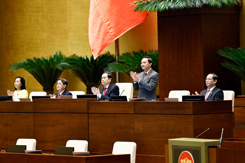 Phó Chủ tịch Quốc hội Nguyễn Khắc Định điều hành phiên bế mạc. (Ảnh: TTXVN)