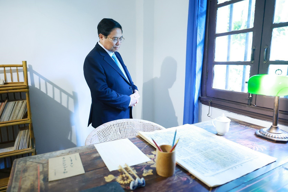 Thủ tướng Phạm Minh Chính thăm nơi Chủ tịch Hồ Chí Minh từng ở và làm việc từ năm 1939 đến năm 1940. (Ảnh: Dương Giang/TTXVN)