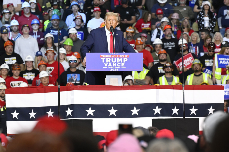 Ông Donald Trump phát biểu trong cuộc vận động tranh cử ở bang Pennsylvania ngày 4/11/2024. (Ảnh: Kyodo/TTXVN)