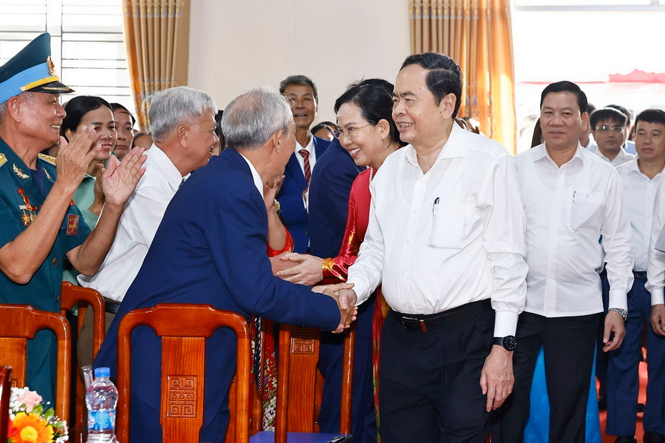 Chủ tịch Quốc hội Trần Thanh Mẫn với đại biểu. (Ảnh: Doãn Tấn/TTXVN)