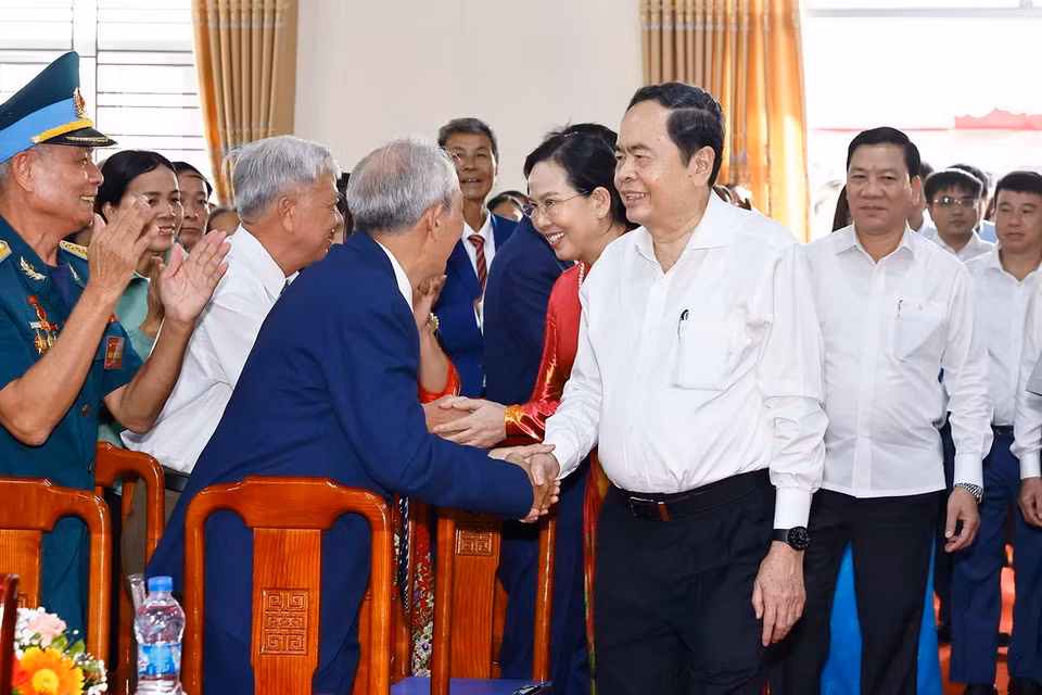 Chủ tịch Quốc hội Trần Thanh Mẫn với đại biểu. (Ảnh: Doãn Tấn/TTXVN)
