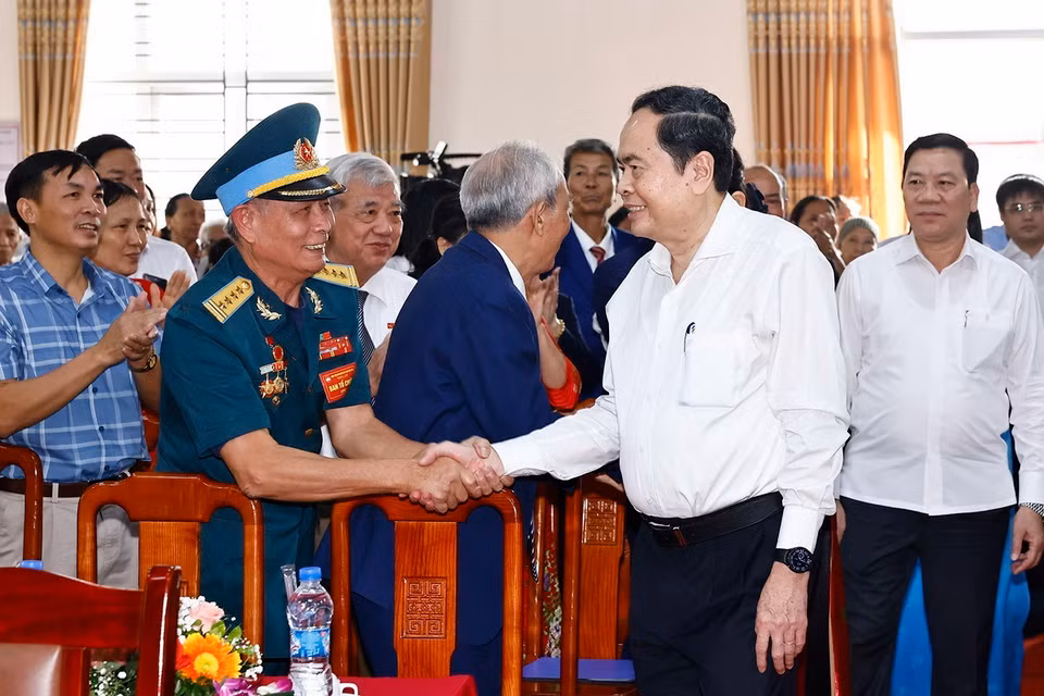 Sáng 10/11, Chủ tịch Quốc hội Trần Thanh Mẫn dự Ngày hội Đại đoàn kết toàn dân tộc tại thôn Lời, xã Thanh Hương, huyện Thanh Liêm, tỉnh Hà Nam, nhân kỷ niệm 94 năm Ngày thành lập Mặt trận dân tộc thống nhất Việt Nam (18/11/1930-18/11/2024). (Ảnh: Doãn Tấn/TTXVN)